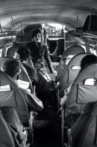 ETH-BIB-Frl. Nelly Diener mit Passagieren in der Kabine der General Aviation Clark GA-43, CH-169 in Dübendorf-Inlandflüge-LBS MH05-44-08