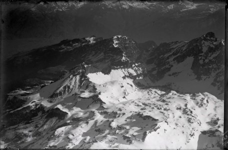 ETH-BIB-Fronalpstock, Neuenkamm, Weesen, Plattenalp, Thalalpsee aus 3000 m-Inlandflüge-LBS MH01-000134