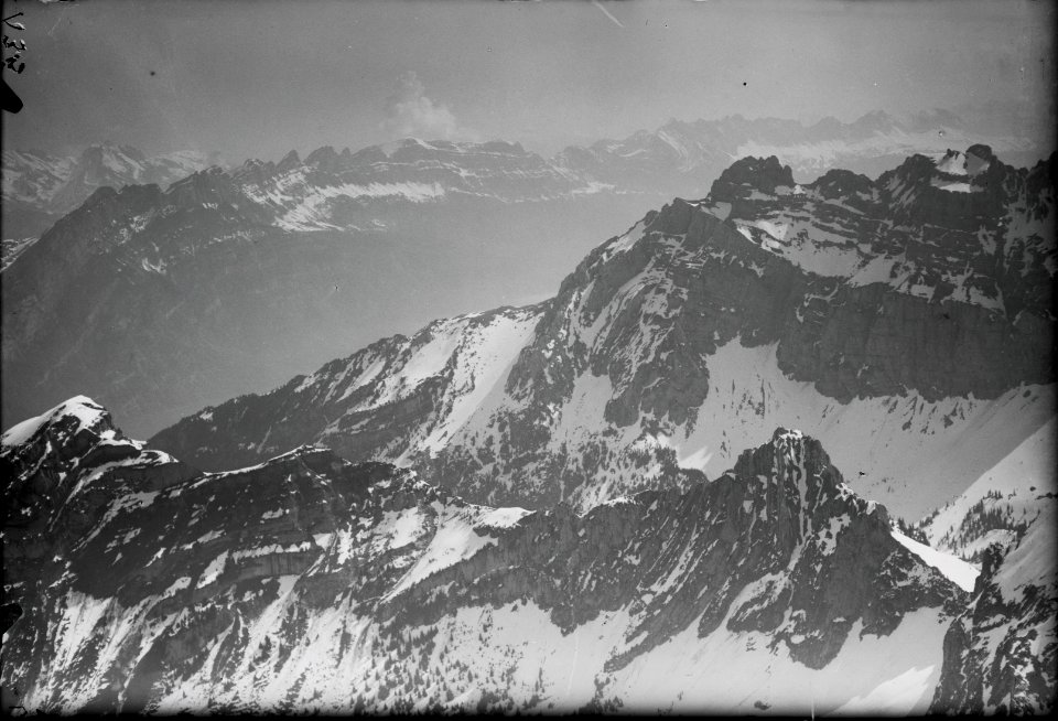 ETH-BIB-Fronalpstock-Kette, Mürtschenstock, Churfirsten v. S. aus 3000 m-Inlandflüge-LBS MH01-000135