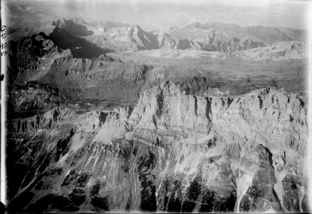 ETH-BIB-Gadmerflue, Balmeregghorn, Melchsee, Fellistock, Hohenstollen, Brünigshaupt, Arnigrat v. S. aus 4000 m-Inlandflüge-LBS MH01-002440