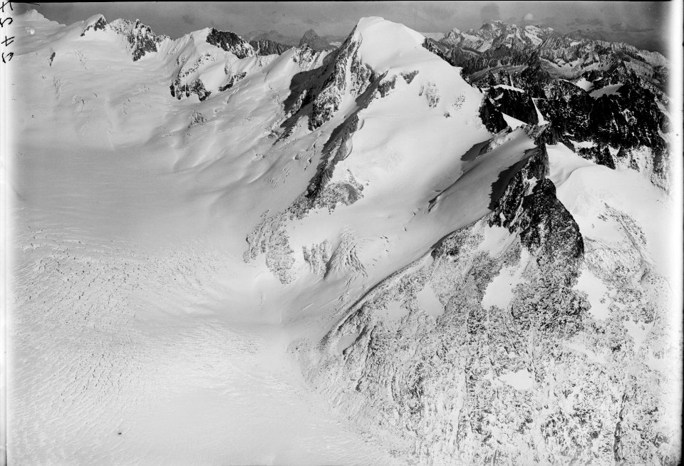 ETH-BIB-Galenstock und Rhônegletscher, Dammastock, Tiefenstock v. S. W. aus 3800 m-Inlandflüge-LBS MH01-002427