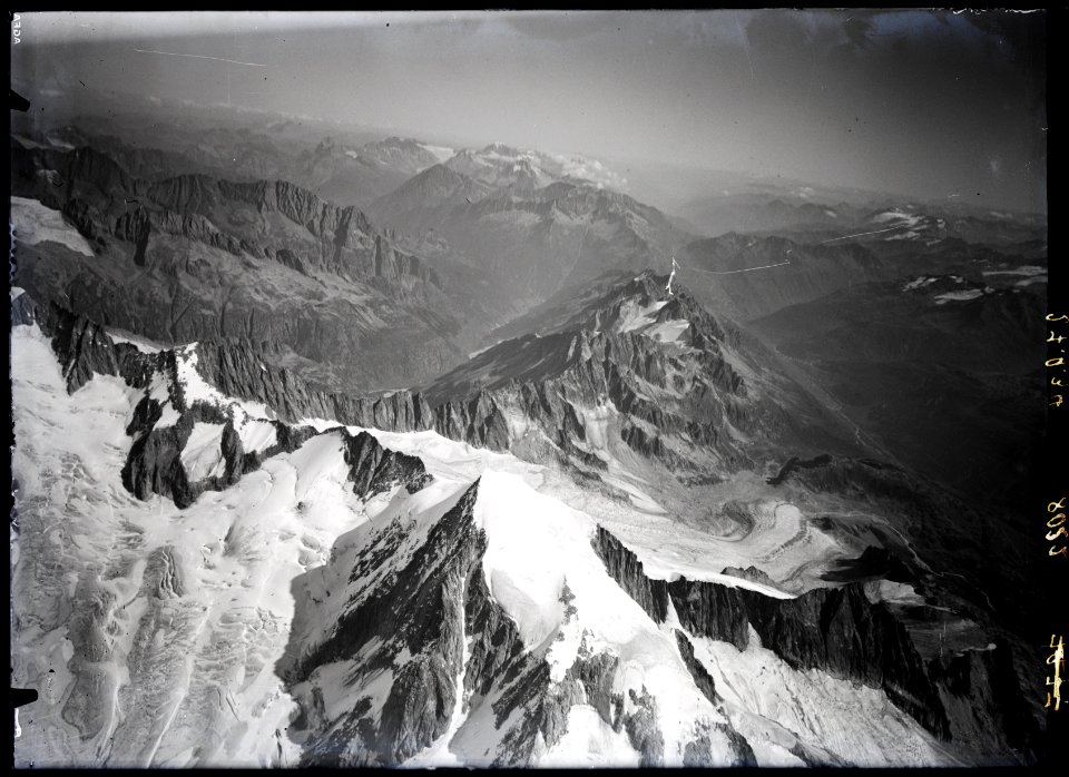 ETH-BIB-Galenstock, Tiefengletscher, Urserental, Oberalppass, Göschenertal v. O. aus 4500 m-Inlandflüge-LBS MH01-008022