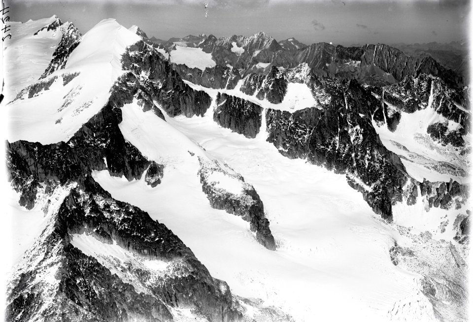 ETH-BIB-Galenstock, Galengletscher, Winterstock, Siedelengletscher, v. S. W. aus 3800 m-Inlandflüge-LBS MH01-002424