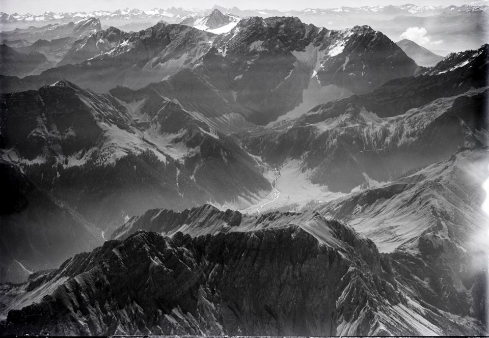 ETH-BIB-Gamsgrad, Nenzinger Himmel, Gamperdonatal, Hornspitz, Sulzfluh, Silvretta v. N. aus 3200 m-Inlandflüge-LBS MH01-003895
