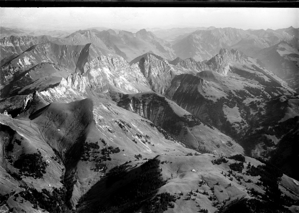 ETH-BIB-Gastlosen, Dent de Ruth v. S. aus 2400 m-Inlandflüge-LBS MH01-005238