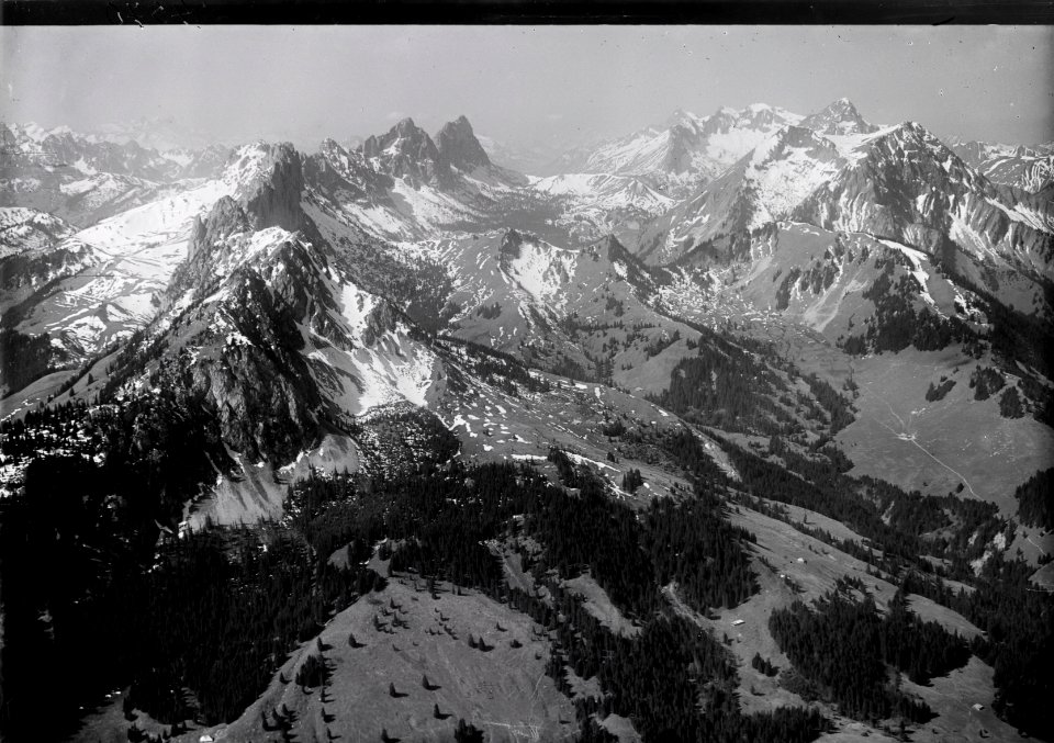 ETH-BIB-Gastlosen, Dent de Ruth, Vanil Noir, Dent de Brenleire v. N. O. aus 2000 m-Inlandflüge-LBS MH01-004570