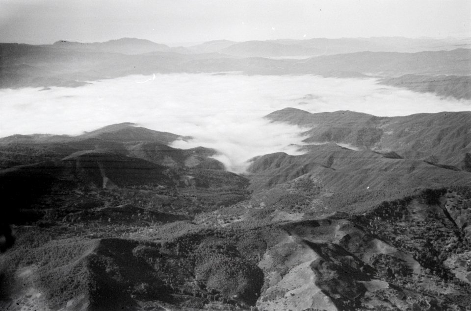 ETH-BIB-Gebirge im Nebel zwischen Tunis und Algier-Nordafrikaflug 1932-LBS MH02-13-0061