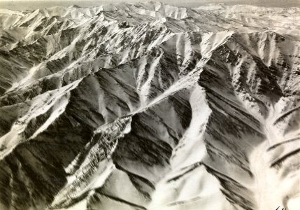 ETH-BIB-Gebirge vor Chorrenabad-Persienflug 1924-1925-LBS MH02-02-0064-AL-FL