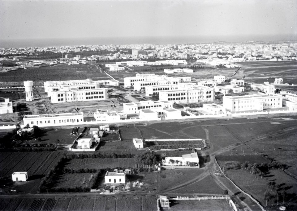 ETH-BIB-Gebäudekomplex vor einer Stadt am Meer-Tschadseeflug 1930-31-LBS MH02-08-0123