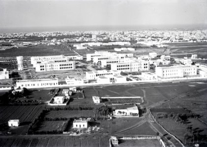 ETH-BIB-Gebäudekomplex vor einer Stadt am Meer-Tschadseeflug 1930-31-LBS MH02-08-0123