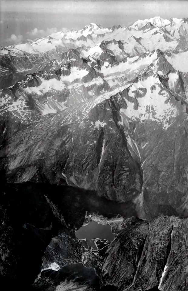 ETH-BIB-Gelmersee, Alplistock, Bächlistock, Finsteraarhorn,l Rothorn, Aletschhorn v. N. O.-Inlandflüge-LBS MH01-005813