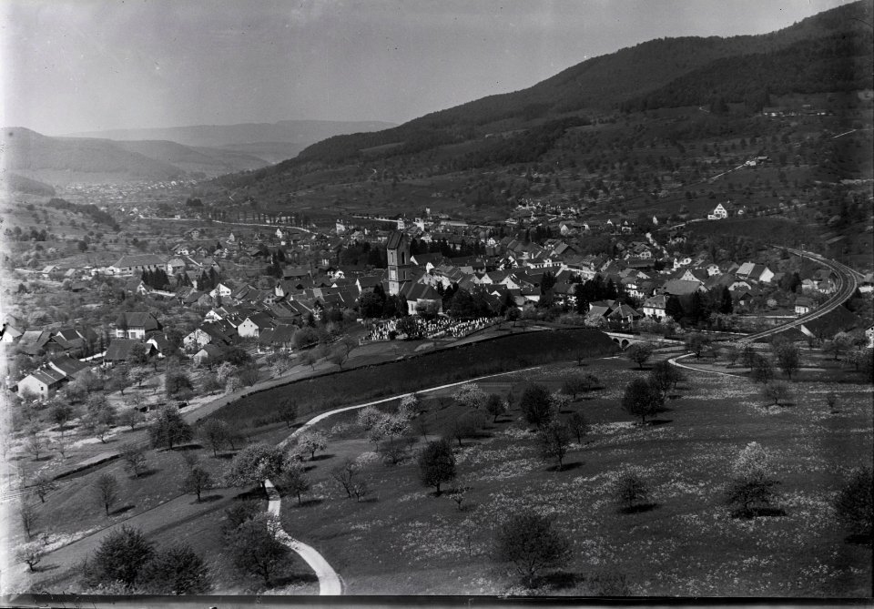 ETH-BIB-Gelterkinden aus 200 m-Inlandflüge-LBS MH01-004542