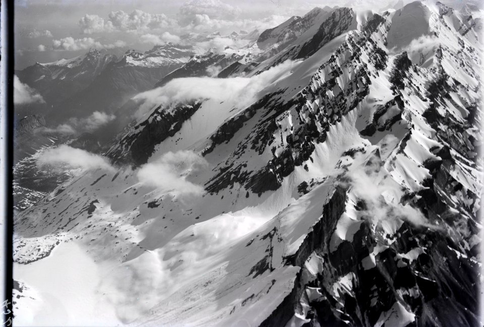 ETH-BIB-Gemmi, Daubensee, Rinderhorn, Balmhorn v. S. W. aus 4000 m-Inlandflüge-LBS MH01-000452