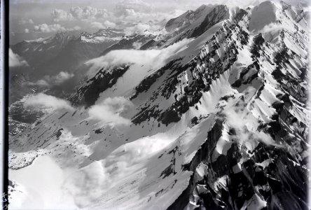 ETH-BIB-Gemmi, Daubensee, Rinderhorn, Balmhorn v. S. W. aus 4000 m-Inlandflüge-LBS MH01-000452