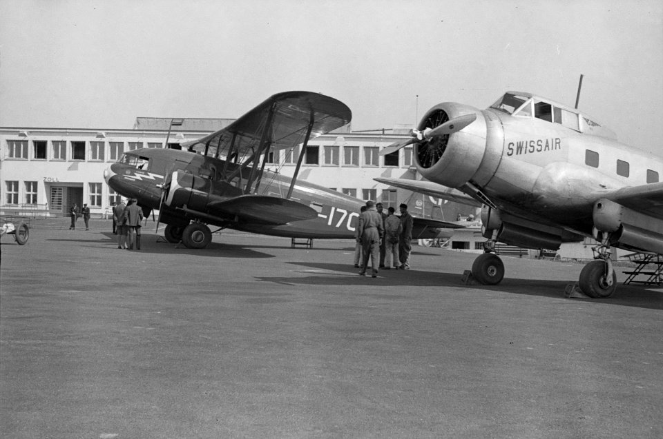 ETH-BIB-General Aviation Clark GA-43, CH-169 und Curtiss AT-32C Condor, CH-170 am Boden in Dübendorf-Inlandflüge-LBS MH05-32-07