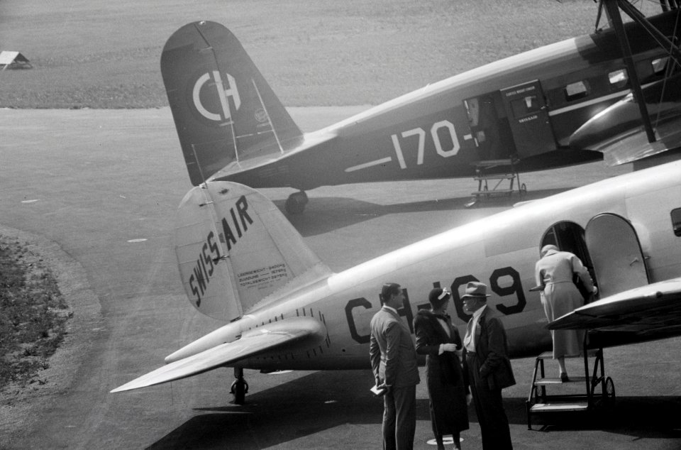ETH-BIB-General Aviation Clark GA-43, CH-169 und Curtiss AT-32C Condor, CH-170 am Boden in Dübendorf-Inlandflüge-LBS MH05-32-23
