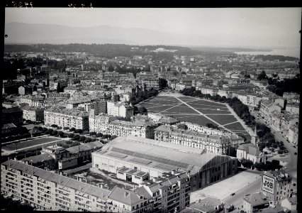 ETH-BIB-Genf = Genève, Plainpalais, Temple de Plainpalais, Palais de l'Exposition aus 100 m-Inlandflüge-LBS MH01-007925