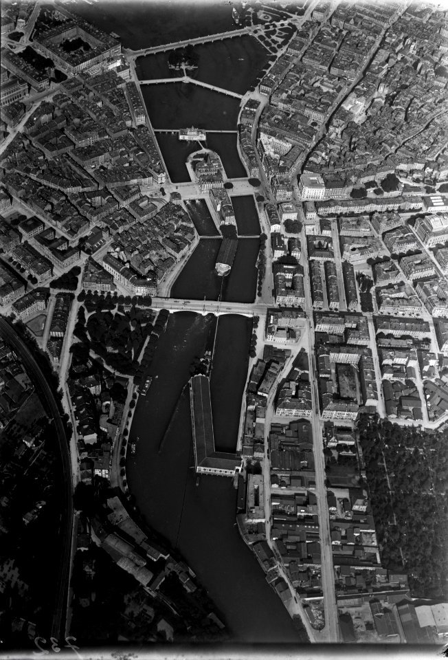 ETH-BIB-Genf = Genève, Zentrum, Coulouvrèniere et l'ile v. W. aus 400 m-Inlandflüge-LBS MH01-000732