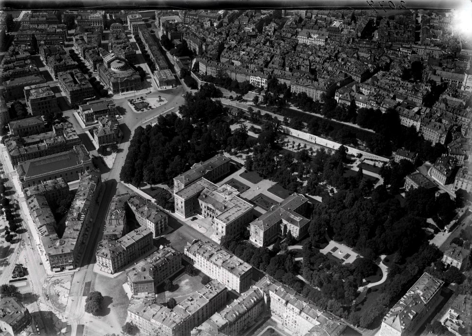 ETH-BIB-Genf = Genève, Universität, Grand Thèâtre, Place Neuve aus 100 m-Inlandflüge-LBS MH01-002077
