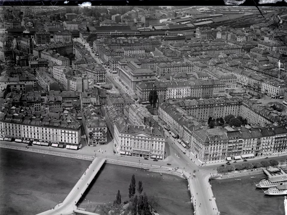 ETH-BIB-Genf = Genève, Rue du Mont Blanc, Gare de Cornavin aus 100 m-Inlandflüge-LBS MH01-005937