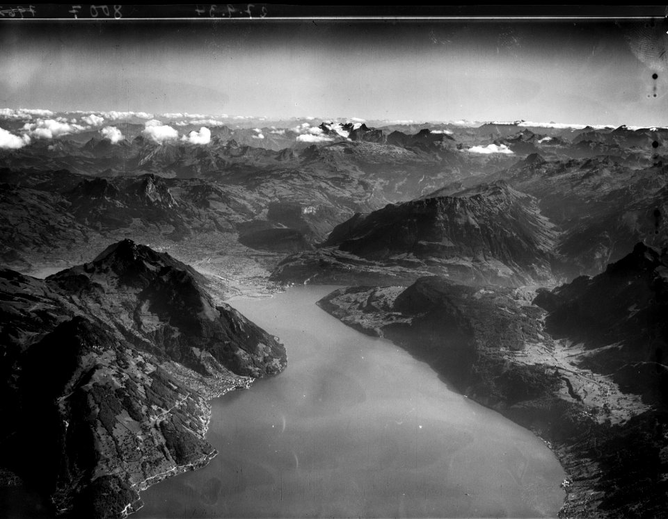 ETH-BIB-Gersau, Hockflue, Brunnen, Schwyz, Mythen, Muotatal, Vierwaldstättersee, Rigifirst, Glarneralpen v. N. W. aus 3300 m-Inlandflüge-LBS MH01-008007