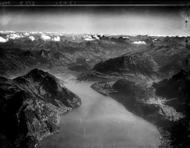 ETH-BIB-Gersau, Hockflue, Brunnen, Schwyz, Mythen, Muotatal, Vierwaldstättersee, Rigifirst, Glarneralpen v. N. W. aus 3300 m-Inlandflüge-LBS MH01-008007