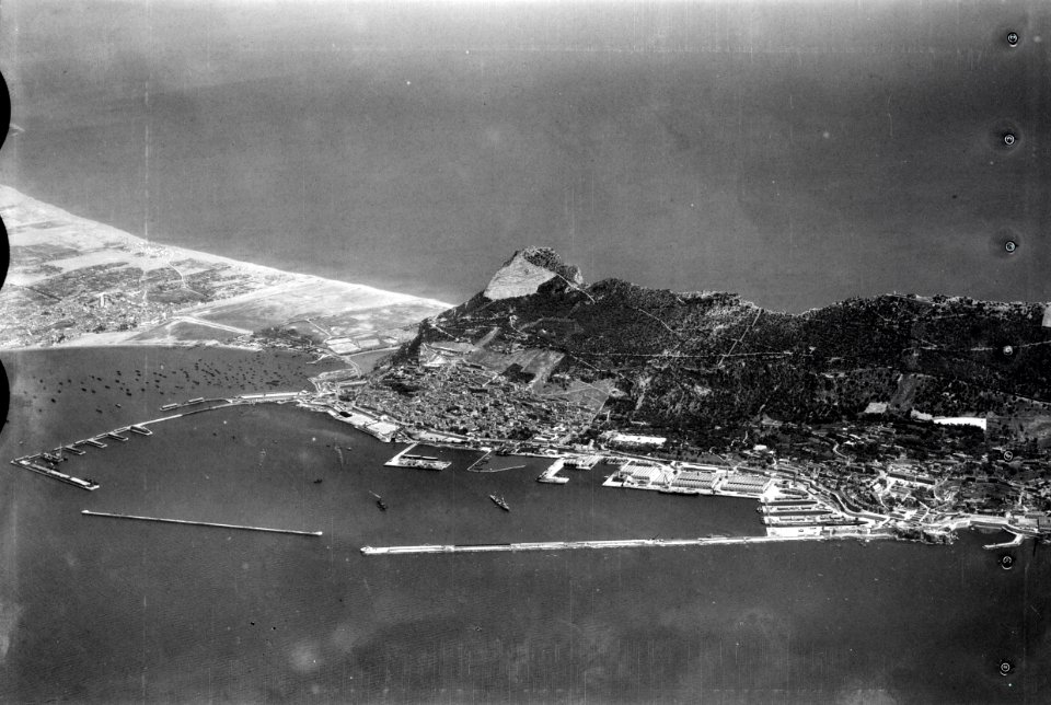 ETH-BIB-Gibraltar mit La Linea von W. aus 1800 m Höhe-Mittelmeerflug 1928-LBS MH02-05-0035