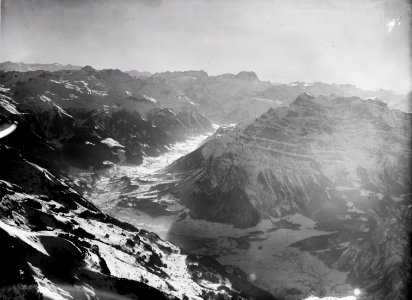 ETH-BIB-Glarnerland, Übersicht, Glarus, Linthal v. N. aus 3000 m-Inlandflüge-LBS MH01-000257