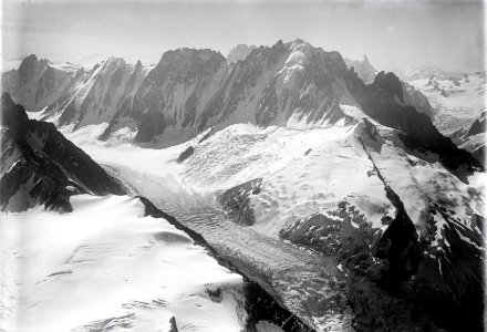 ETH-BIB-Glacier d'Argentière, Aiguille Vertes, Les Droites, Aiguille de Triolet v. N. aus 4000 m-Inlandflüge-LBS MH01-005194