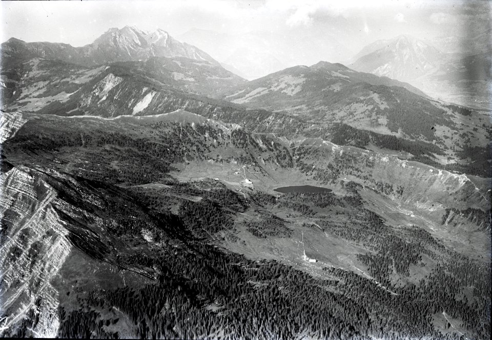 ETH-BIB-Glaubenberg, Seewen, Schlierengrat, Pilatus, Stanserhorn v. S. W. aus 2200 m-Inlandflüge-LBS MH01-004791