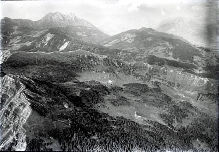 ETH-BIB-Glaubenberg, Seewen, Schlierengrat, Pilatus, Stanserhorn v. S. W. aus 2200 m-Inlandflüge-LBS MH01-004791