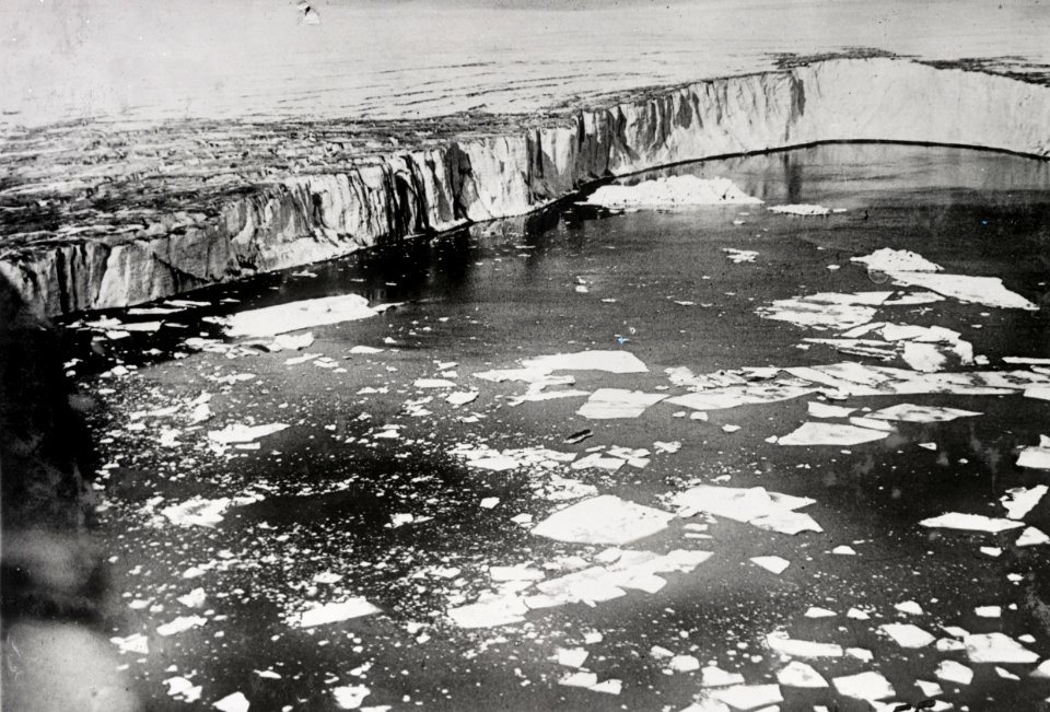 ETH-BIB-Gletscherrand des Wahlenberggletscher im Nordfjord-Spitzbergenflug 1923-LBS MH02-01-0055