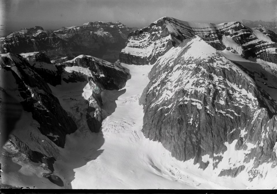 ETH-BIB-Glatscher da Punteglias, Piz Frisal, Bifertenstock v. S. aus 3600 m-Inlandflüge-LBS MH01-003567