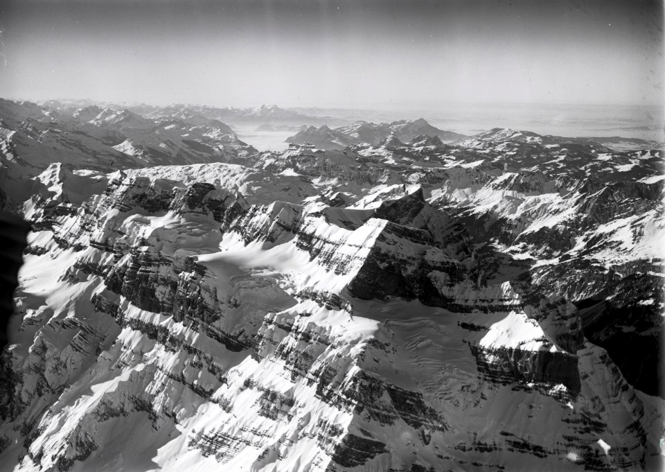 ETH-BIB-Glärnisch mit Vrenelisgärtli, Rigi, Pilatus aus 3500 m-Inlandflüge-LBS MH01-000252