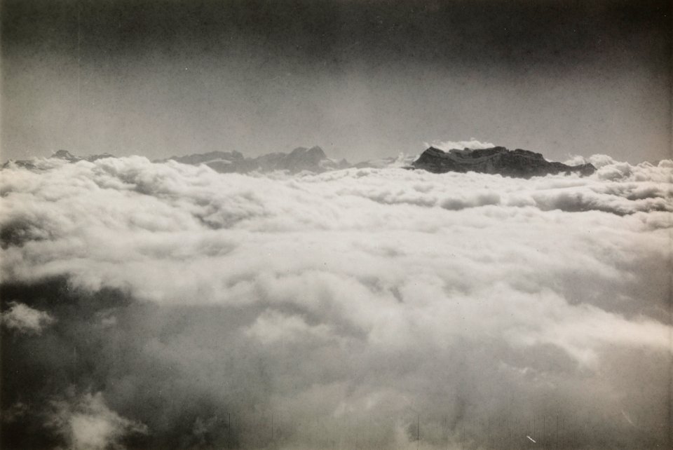 ETH-BIB-Glärnisch, Bifertenstock, Tödi, Wolkenmeer v. N. aus 2500 m-Inlandflüge-LBS MH01-005523