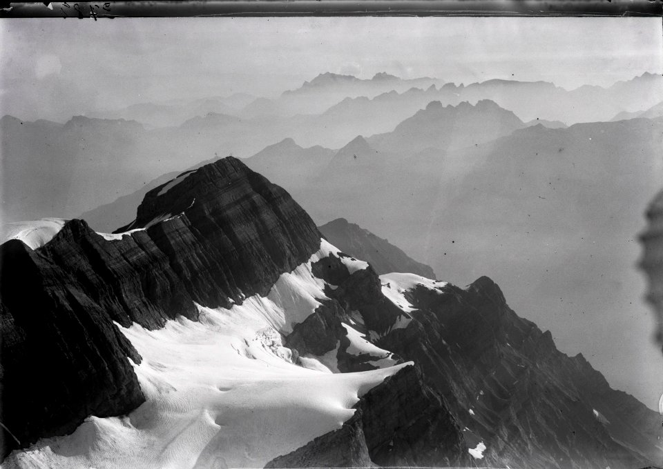 ETH-BIB-Glärnisch, Vrenelisgärtli, Mürtschenstock, Säntis v. N. W. aus 3000 m-Inlandflüge-LBS MH01-003782
