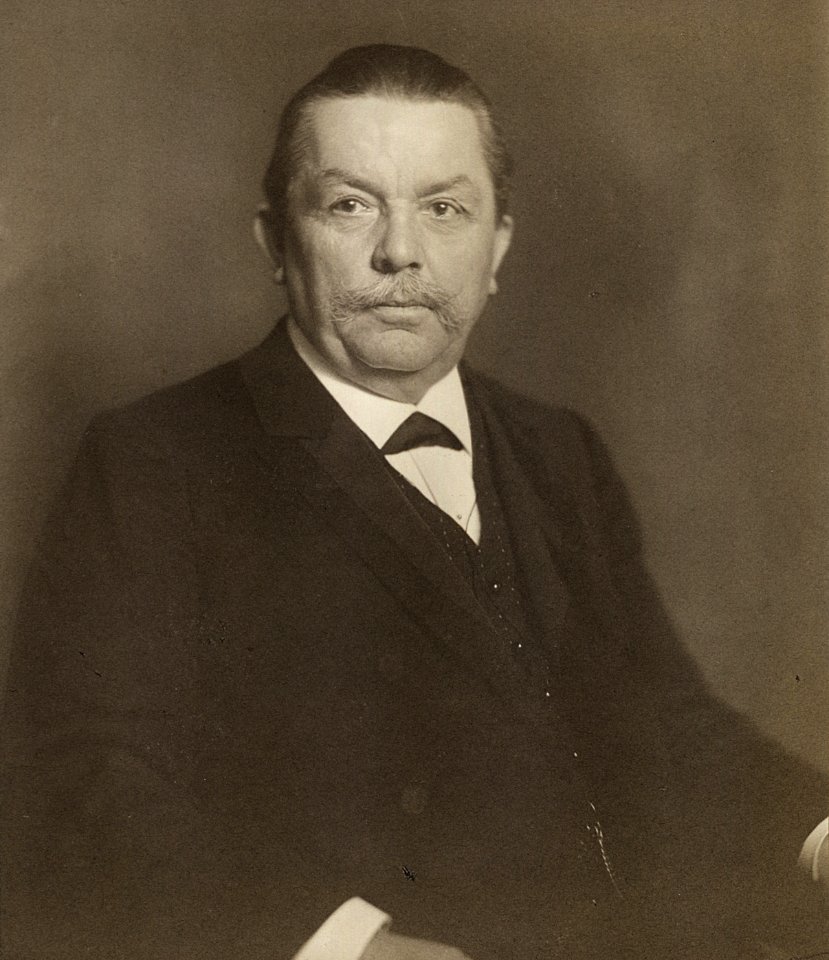 ETH-BIB-Gnehm, Robert (1852-1926)-Portrait-Portr 01238.tif (cropped)