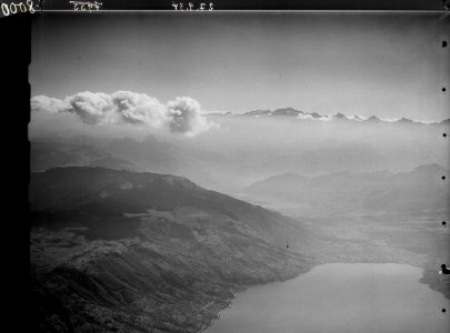ETH-BIB-Gnipen, Arth, Goldau, Mythen, Zugersee, Lauerzersee, Tödi v. N. W. aus 2300 m-Inlandflüge-LBS MH01-008000