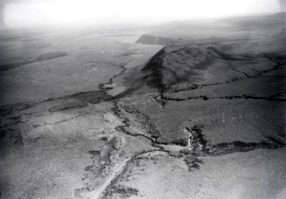 ETH-BIB-Grabental von Nguruman aus 3200 m Höhe-Kilimanjaroflug 1929-30-LBS MH02-07-0092