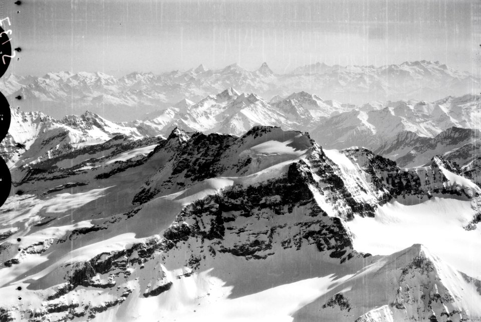 ETH-BIB-Gran Paradiso - Monte Emilius mit Walliseralpen von S.W. aus 4800 m Höhe-Mittelmeerflug 1928-LBS MH02-05-0137