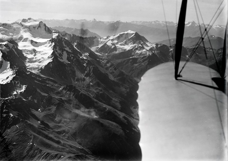 ETH-BIB-Grand Combin, Glacier de Boveri, Mont Velan v. N. aus 5000 m-Inlandflüge-LBS MH01-001269