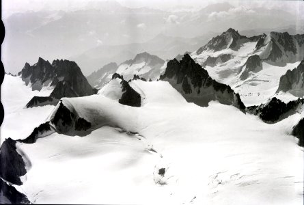 ETH-BIB-Grande Fourche, Aiguilles Dorées, Grand Darray v. N. W. aus 3800 m-Inlandflüge-LBS MH01-005769
