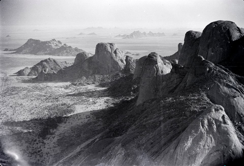 ETH-BIB-Granitberge hinter Kassala-Abessinienflug 1934-LBS MH02-22-0148