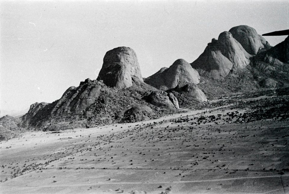 ETH-BIB-Granitberge hinter Kassala-Abessinienflug 1934-LBS MH02-22-0882