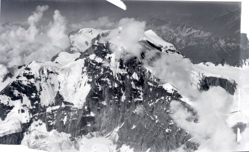 ETH-BIB-Grand Combin mit Wolken v. O. aus 4600 m-Inlandflüge-LBS MH01-005790