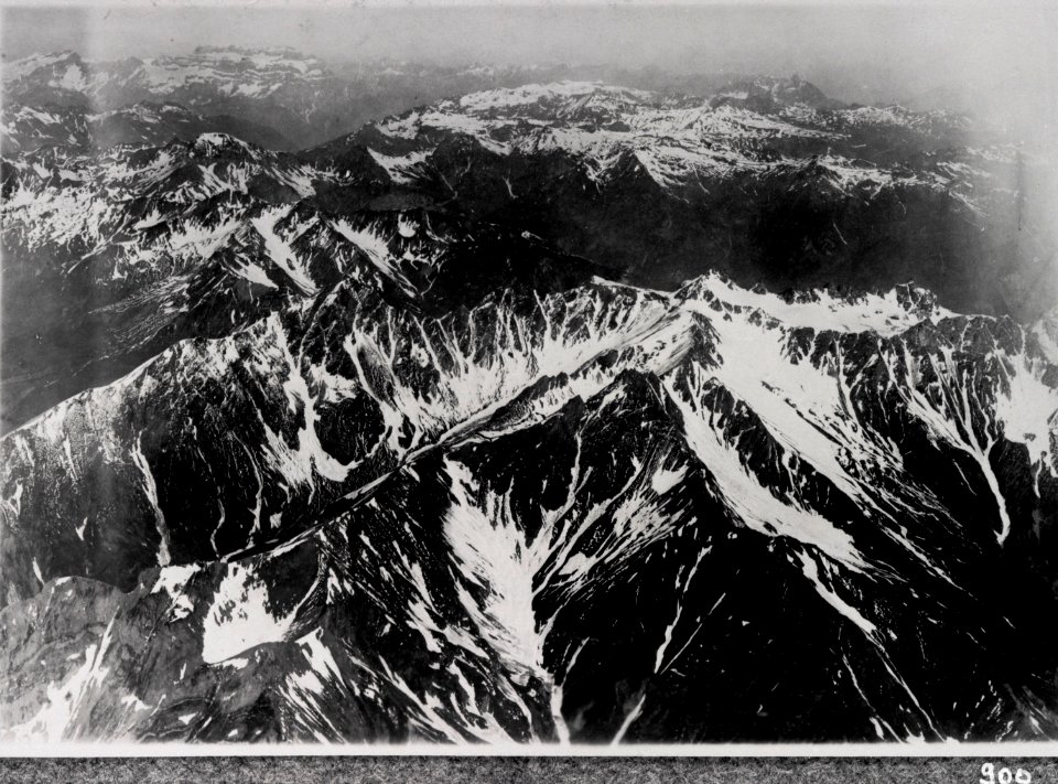 ETH-BIB-Graue Hörner m. Weisstannental u. Glärnisch-Inlandflüge-LBS MH01-000900