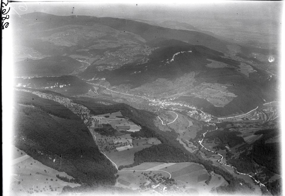 ETH-BIB-Grellingen, Nenzlingen, Blauen v. O. aus 1400 m-Inlandflüge-LBS MH01-002865
