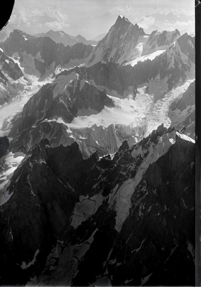 ETH-BIB-Grandes Jorasses, Aiguille du Midi, Glacier des Bossons v. W. aus 4300 m-Inlandflüge-LBS MH01-005198