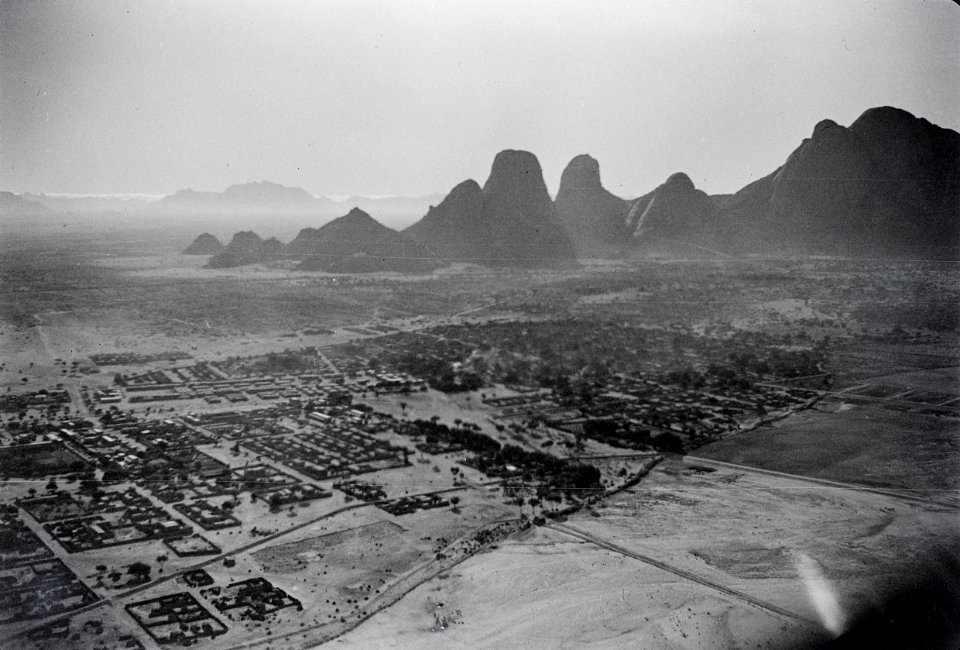 ETH-BIB-Granitberge hinter Kassala-Abessinienflug 1934-LBS MH02-22-0146