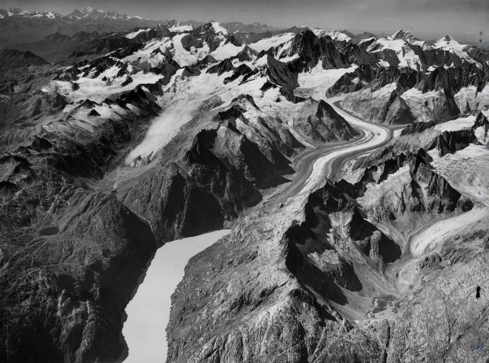 ETH-BIB-Grimselsee, Oberaargletscher, Unteraargletscher, Finsteraarhorn v. O. aus 4400 m-Inlandflüge-LBS MH01-008017